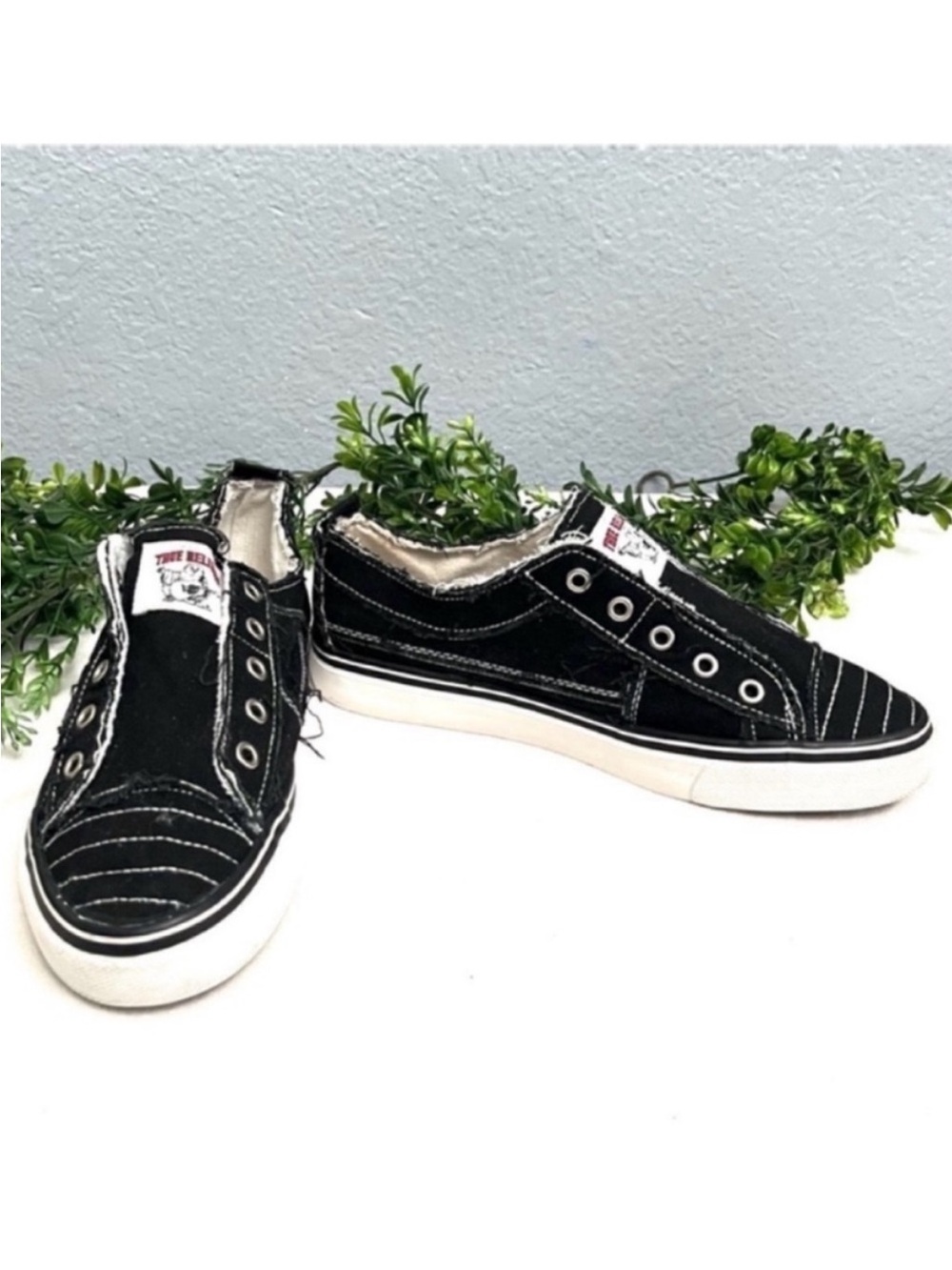 True Religion Korey Black Slip-On Canvas Women’s Sneakers Sz 6